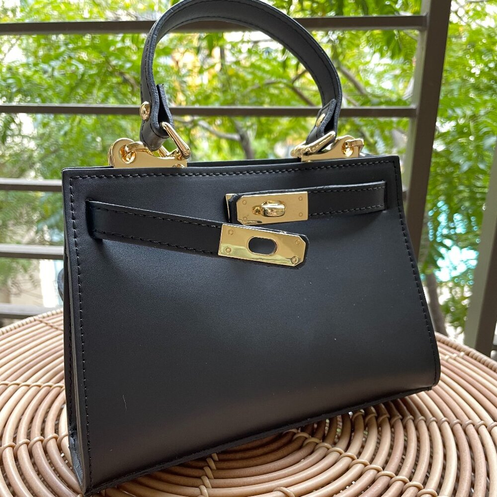 Vera Pelle Black leather purse